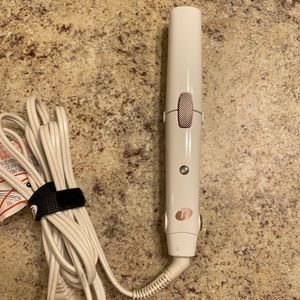 T3 SinglePass Compact Travel Styling Flat Iron with Cap in White/Rose Gold